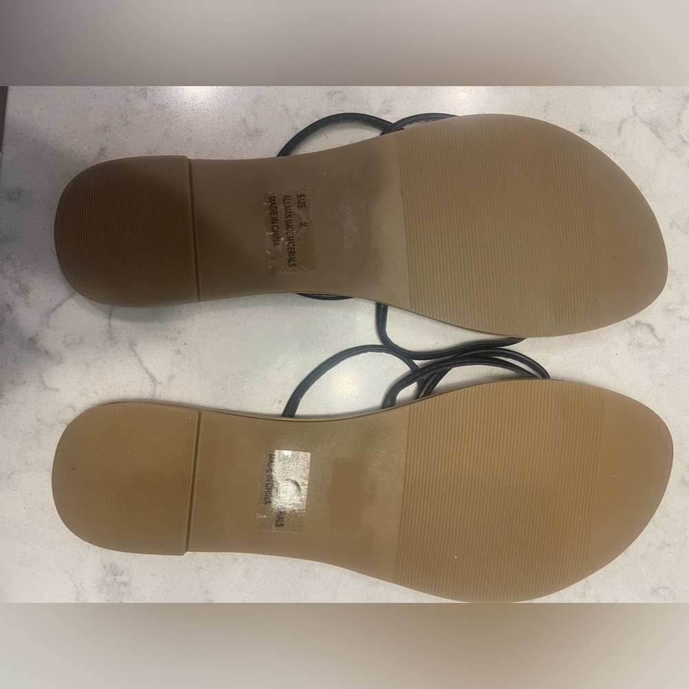 Lulus Slides - Picture 2 of 3